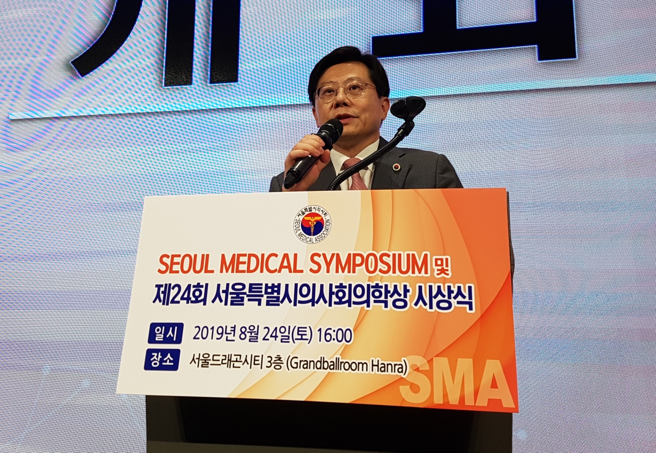 박홍준 서울시의사회장인 개회사를 하고 있다.