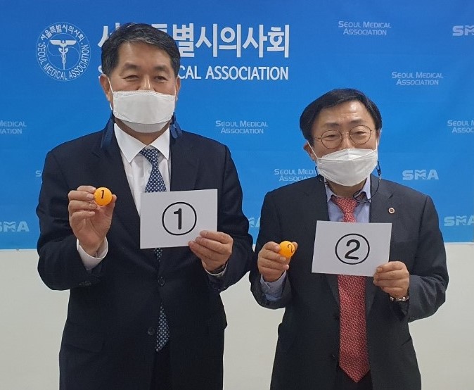 서울시의사회 대의원회 의장 선거에 출마한 김영진, 이윤수 후보(왼쪽부터).