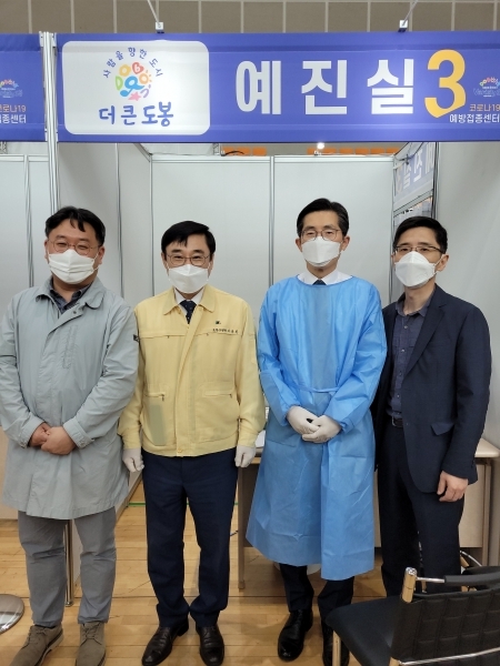 25일 도봉구 예방접종센터에서 이필수 의협회장