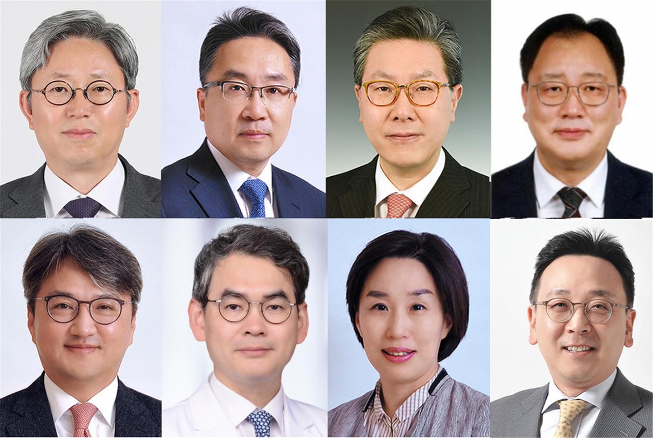 사진 왼쪽 위부터 시계방향) 진료부원장 김병관, 서울특별시보라매병원장 정승용, 분당서울대병원장 백남종, 행정처장 최재철, 강남센터 부원장 박경우, 대외협력실장 이유진, 의료혁신실장 박도중, 교육인재개발실장 김수웅  