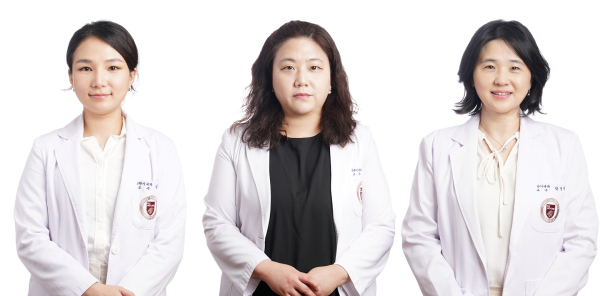 사진 왼쪽부터 김미나, 김소리, 박성미 교수