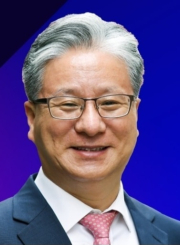 이명진 명이비인후과 원장/의사평론가(의료윤리연구회 초대회장)