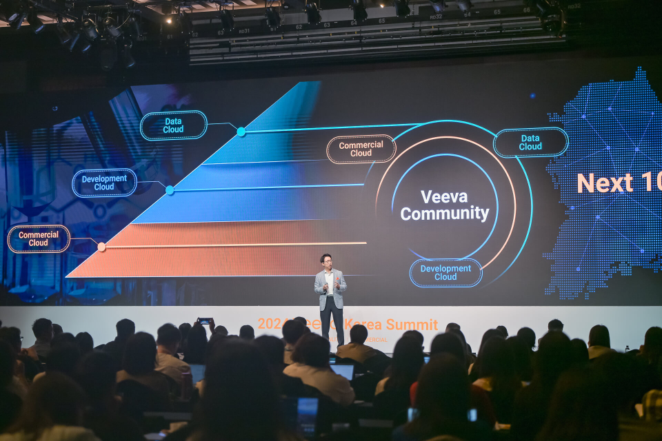 ▲ 오프닝 발표를 하고 있는 비바시스템즈코리아 심현종 사장